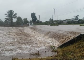 BREAKING NEWS: Air Bendungan Kosinggolan Meluap. Akses ke Sejumlah Desa Terputus