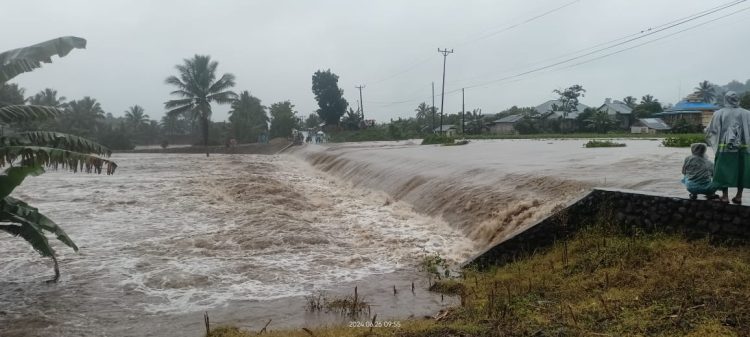BREAKING NEWS: Air Bendungan Kosinggolan Meluap. Akses ke Sejumlah Desa Terputus