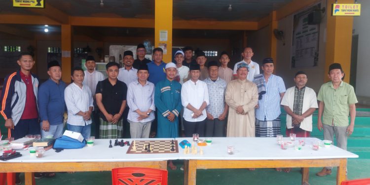 Usai Jumatan, Pj Bupati Jusnan Calamento Mokoginta Silahturahmi dengan Tomas