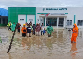 Pj Bupati dr Jusnan Mokoginta Pimpin OPD Turun ke Lokasi Banjir