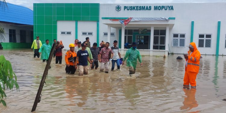Pj Bupati dr Jusnan Mokoginta Pimpin OPD Turun ke Lokasi Banjir