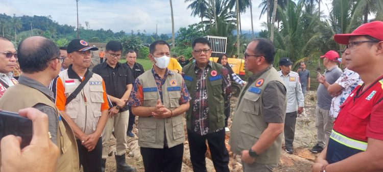 BNPB Kunjungi Bolmong Serahkan Bantuan Uang Tunai dan Peralatan