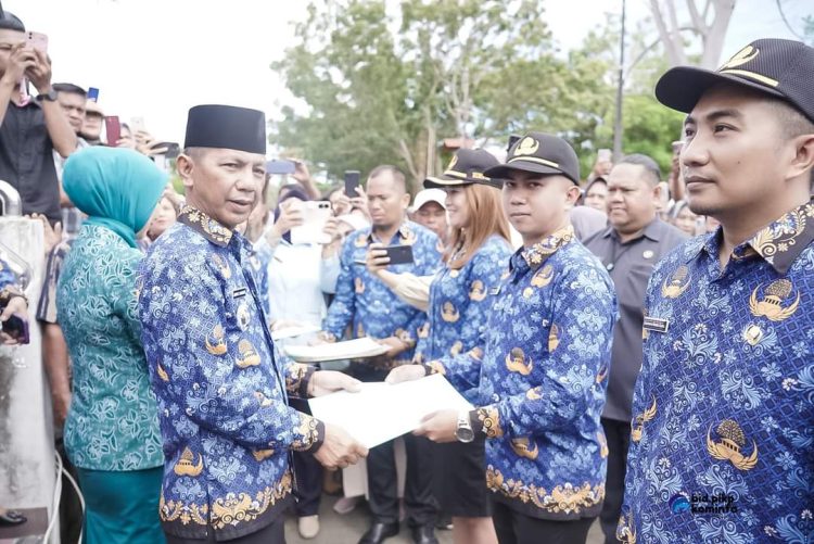 Pemkab Bolmong Peringati Hari Koperasi ke 77 dan  Hari Anak Nasional ke 40 Tahun 2024 Dirangkaikan Penyerahan SK PPPK