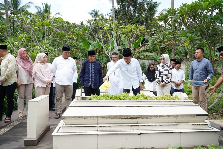 HUT ke-16 Kabupaten Bolsel, Bupati dan Wakil Bupati Ziarah ke Makam Tokoh Pemekaran