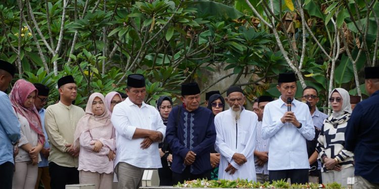 HUT ke-16 Kabupaten Bolsel, Bupati dan Wakil Bupati Ziarah ke Makam Tokoh Pemekaran
