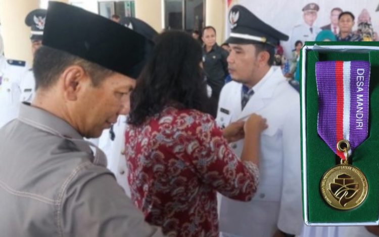 Sangadi Cempaka Ronald Hasan Terima Lencana Desa Mandiri dari Kemendes