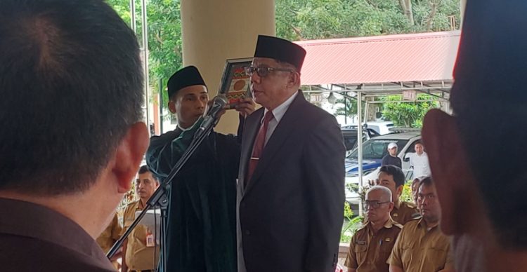 Pj Bupati dr Jusnan Calamento Mokoginta Lantik Abdullah Mokoginta sebagai Sekda Definitif