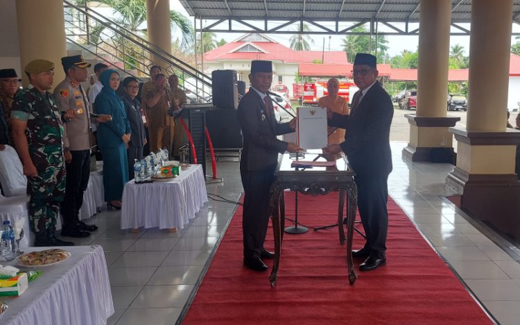 Pj Bupati dr Jusnan Calamento Mokoginta Lantik Abdullah Mokoginta sebagai Sekda Definitif