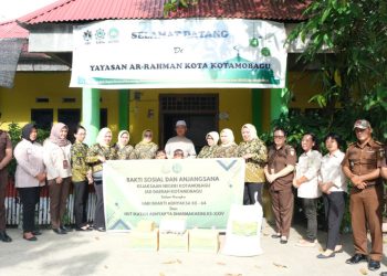 Peringati HBA ke 64,  Kejaksaan Kotamobagu Berbagi Bersama Anak Yatim