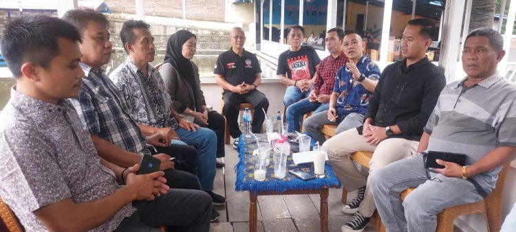 Silahturahmi Bersama Kader PDIP,  STA Serahkan Surat Tugas