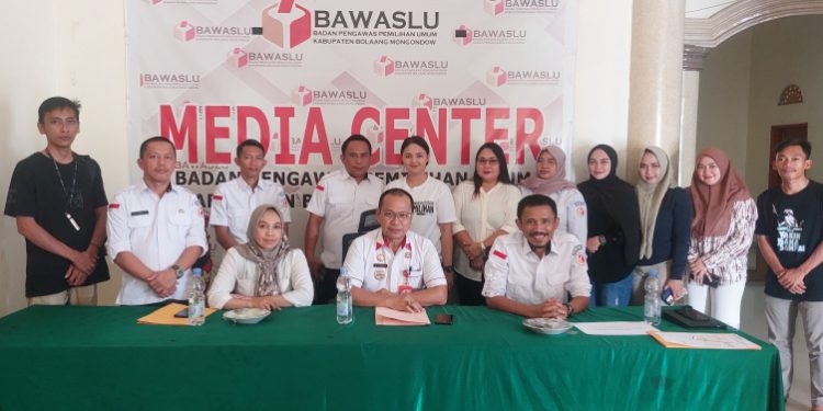 Bawaslu Bolmong Menggelar Rapat Implementasi Reformasi Birokrasi