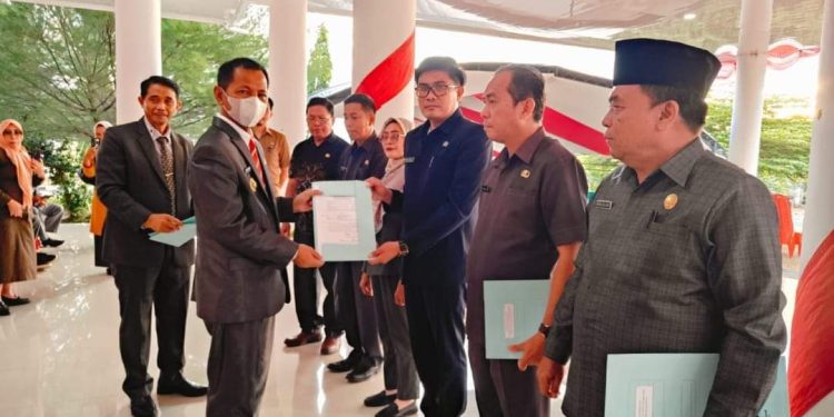 Lima Pejabat Bolmong Dapat Kado