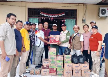 Pers dan Kominfo Bolmong Berbagi Bantuan Korban Banjir