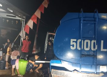 Warga Terdampak Banjir di Kecamatan Lolayan Dapat Air Bersih