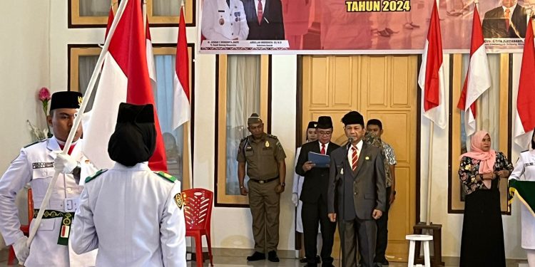 Pj Bupati Bolmong Jusnan Calamento Mokoginta Kukuhkan Anggota Paskibraka