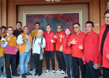 Dikawal Kader Hanura, STA Datangi Kantor DPD PDI Perjuangan Sulut