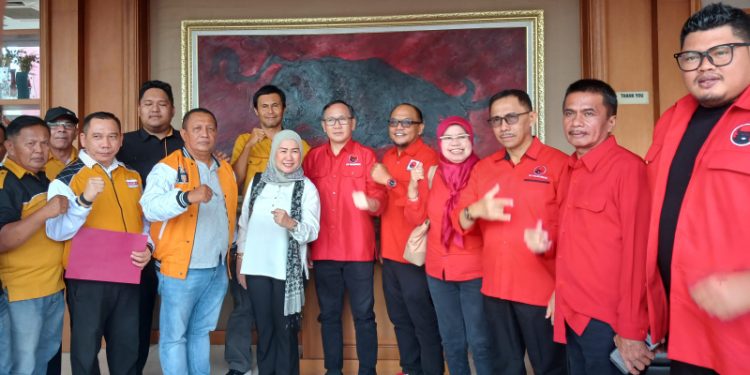 Dikawal Kader Hanura, STA Datangi Kantor DPD PDI Perjuangan Sulut