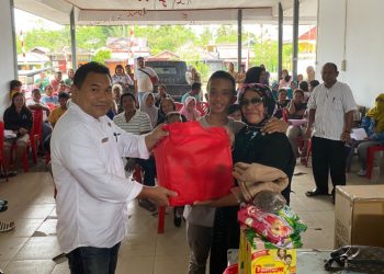 Dinsos Bolmong Serahkan Bantuan Bagi Penyandang Disabilitas