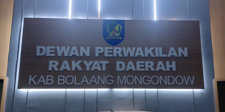 Anggota DPRD Bolmong Terpilih Dapat PIN Emas Hingga Mobil Dinas