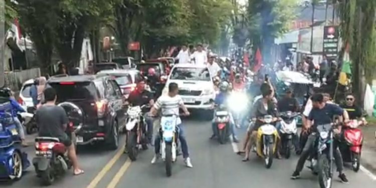 Bawa Dua SK, Pasangan Meiddy-Syarif Diarak Keliling Kotamobagu