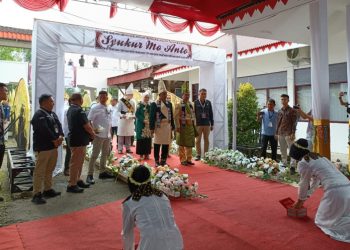 KPU Kotamobagu Sambut Paslon Wenny – Rendy dengan Tarian Adat