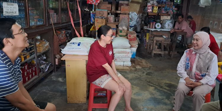 Blusukan ke Pasar, Sri Tanti Angkara Temui Pedagang