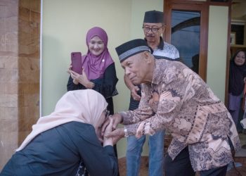 Maju di Pilkada Kotamobagu, NK STA Silahturahmi dan Minta Doa Restu