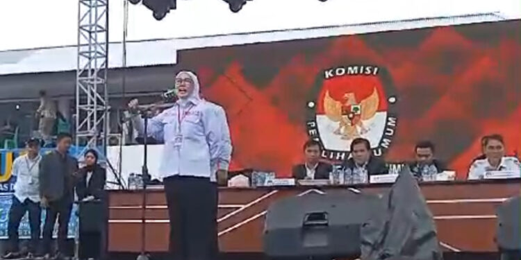 Orasi STA Bakar Semangat Pendukung di Tengah Guyuran Hujan