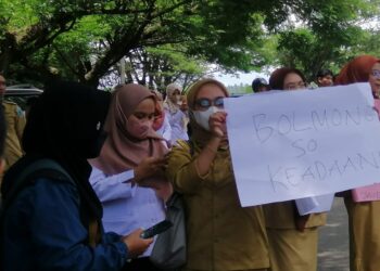 Ratusan PPPK Bolmong Demo Tuntut Lima Bulan Gaji