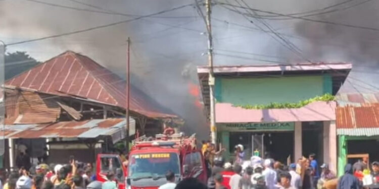 Kebakaran Hebat Terjadi di Kotamobagu, Satu Orang Meninggal Delapan Rumah Ludes