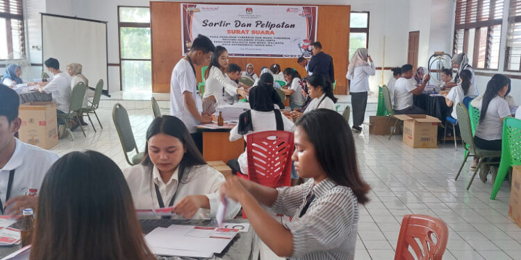 KPU Kotamobagu Mulai Lipat Kertas Suara