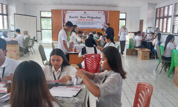 KPU Kotamobagu Mulai Lipat Kertas Suara