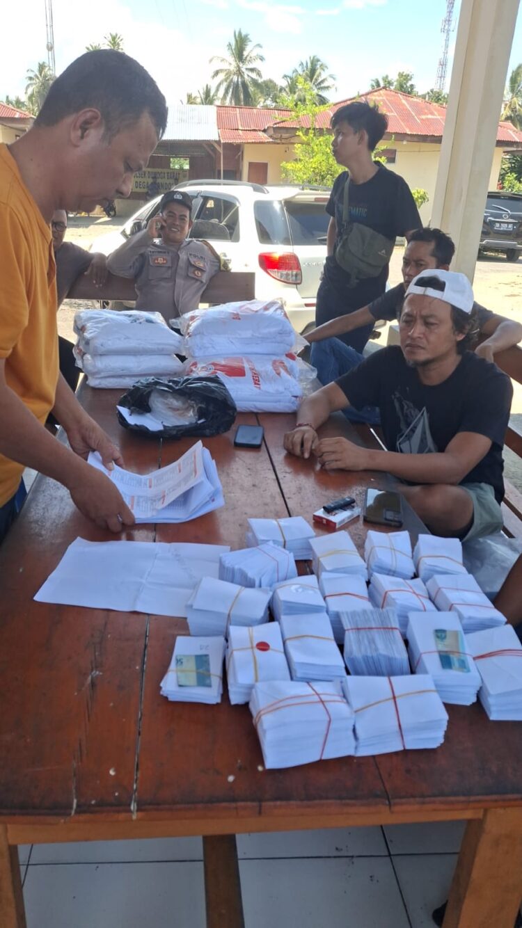 Politik Uang di Pilkada Bolmong Masif. Stiker LM – WK Jadi Bukti