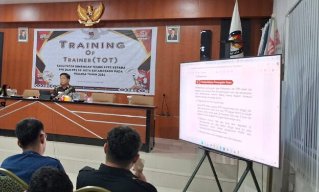 KPU Kotamobagu Menggelar TOT Kepada PPK di Empat Kecamatan