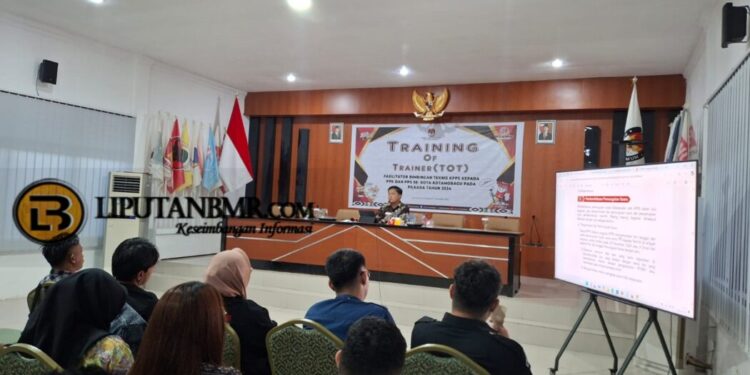 KPU Kotamobagu Menggelar TOT Kepada PPK di Empat Kecamatan