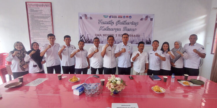 Family Gathering SMA Negeri 2 Kotamobagu: Tahun 2024 Banjir Prestasi