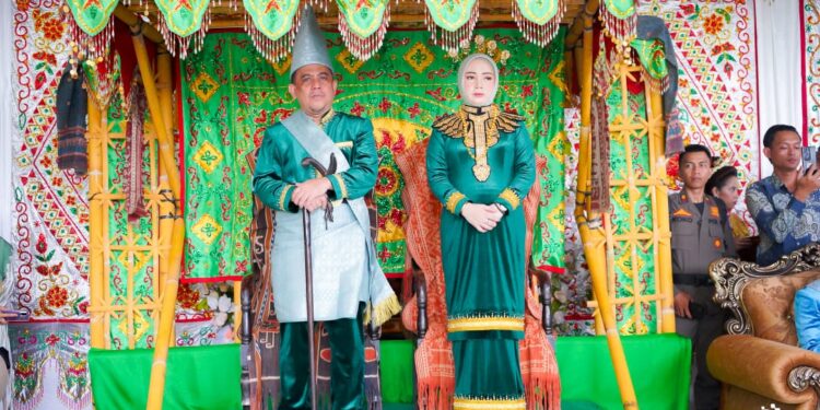 Bupati dan Wakil Bupati Bolmong Disambut Adat