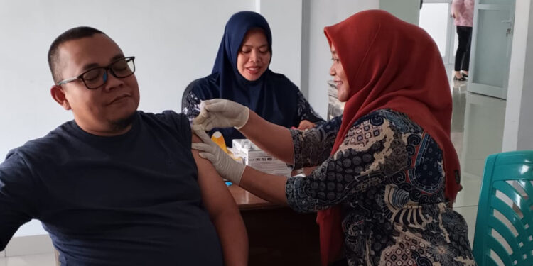 Calon Jamaah Haji Asal Bolmong Divaksinasi