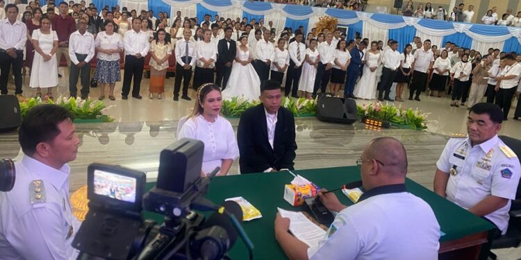 Wabup Bolmong Dony Lumenta Jadi Saksi Nikah Massal
