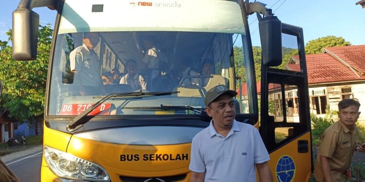 Bupati Yusra Alhabsyi Kembalikan Fungsi Bus Sekolah
