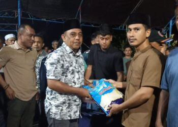 Bupati Yusra Alhabsyi Serahkan Bantuan Korban Kebakaran di Desa Bakan