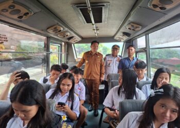 Pemkab Bolmong Operasikan Satu Unit Bus Sekolah Gratis di Wilayah Dumoga