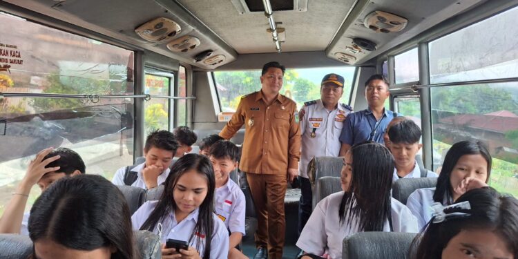Pemkab Bolmong Operasikan Satu Unit Bus Sekolah Gratis di Wilayah Dumoga