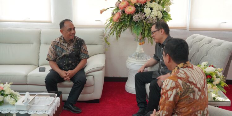 Temui Rektor Unsrat Manado, Bupati Yusra Alhabsyi Gagas Kerjasama Peningkatan SDM