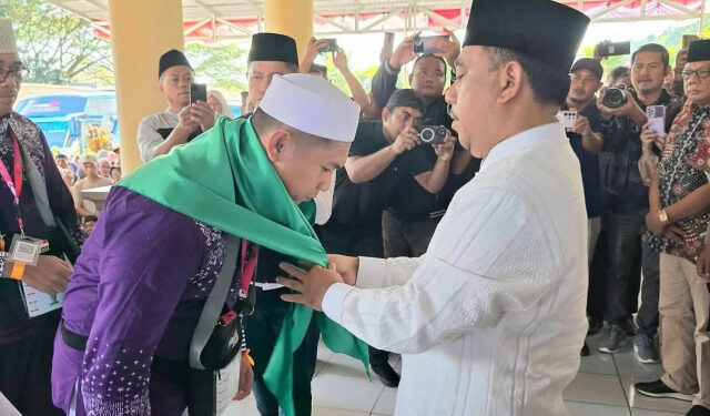 Lepas Jamaah Calon Haji, Yusra: Jangan Lupa Doakan Kami