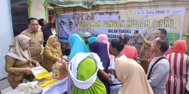 Pemkab Bolmong Gelar Pangan Murah. 2.6 Ton Beras Premium Diserbu Ibu-ibu