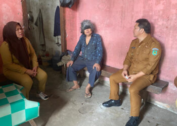 Wabup Dony Lumenta Lihat Langsung Kondisi Lansia di Desa Mopugad 