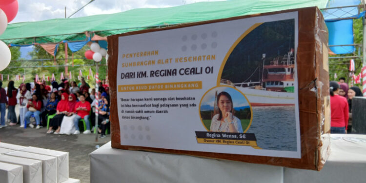 KM Regina Ceali 10 Bagi-bagi Hadiah Plus Alat Kesehatan di RSUD Datoe Binangkang