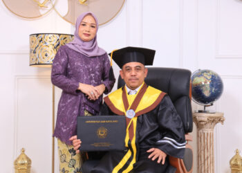 Kalsum Alhabsyi: Cinta, Doa, dan Keteguhan di Balik Wisuda Sang Bupati