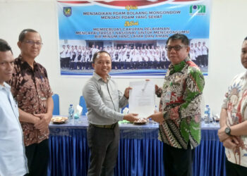 Sekda Bolmong Serahkan SK Plt Dirut PDAM